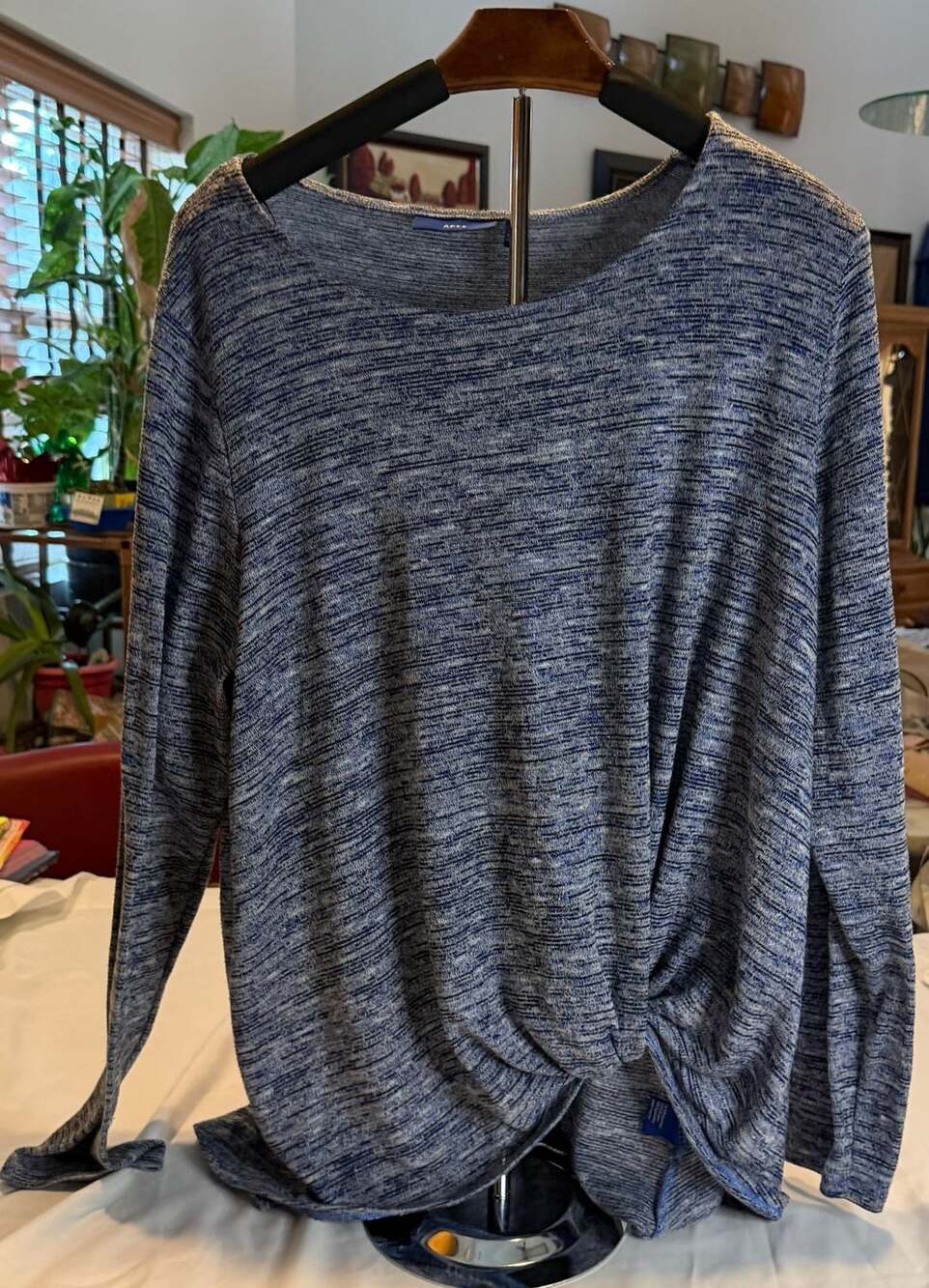 Apt 9 Long Sleeve Top Size XL Blue Marled Knotted Hem Scoop Neck